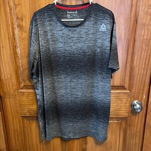 Reebok Men's Gradient Black and Gray Tee
